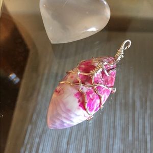 Dragon veined pendant